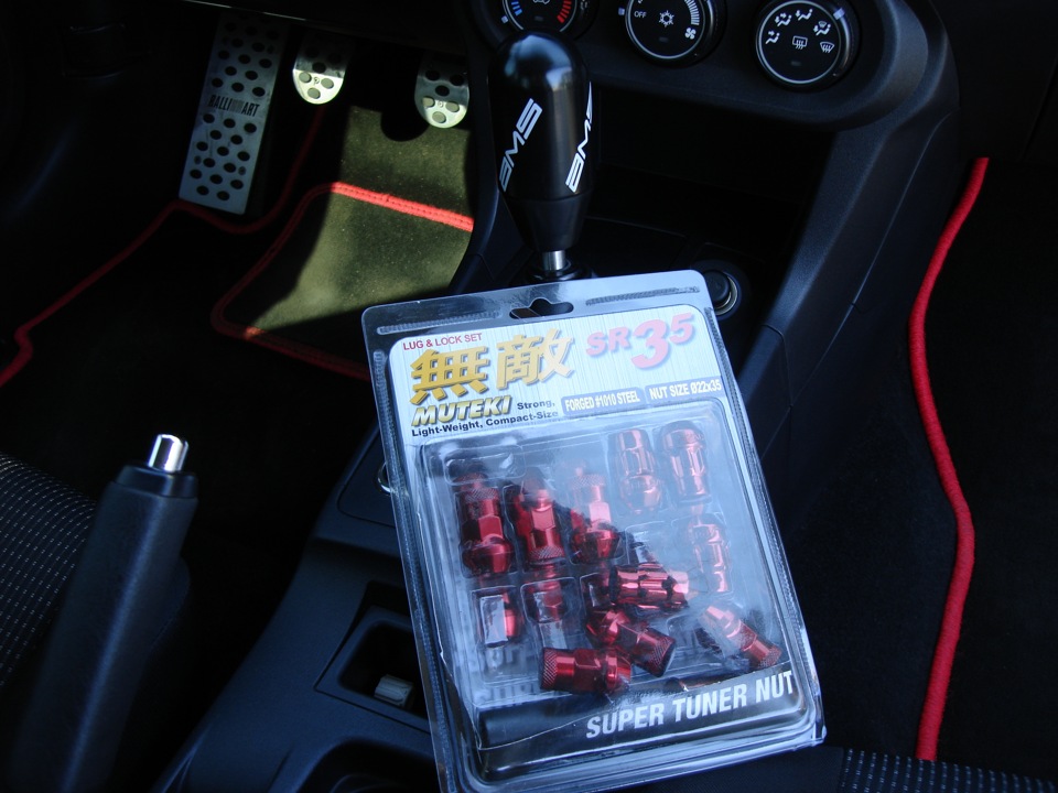 Ams Shift Knob & Muteki SR35 — Mitsubishi Lancer X, 2 л., 2008 года тюнинг DRIVE2