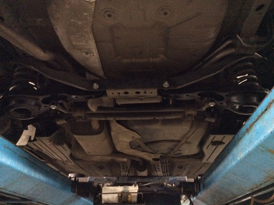 Красота, не мешало бы ещё амортики махнуть, а то они уже совсем подустали ( — Ford Focus Hatchback III