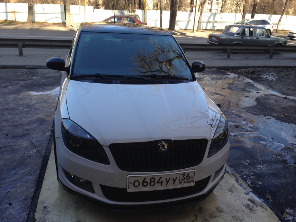 Белые рамки гос. номера — Skoda Fabia Monte Carlo, 1,2 л, 2012 года ...