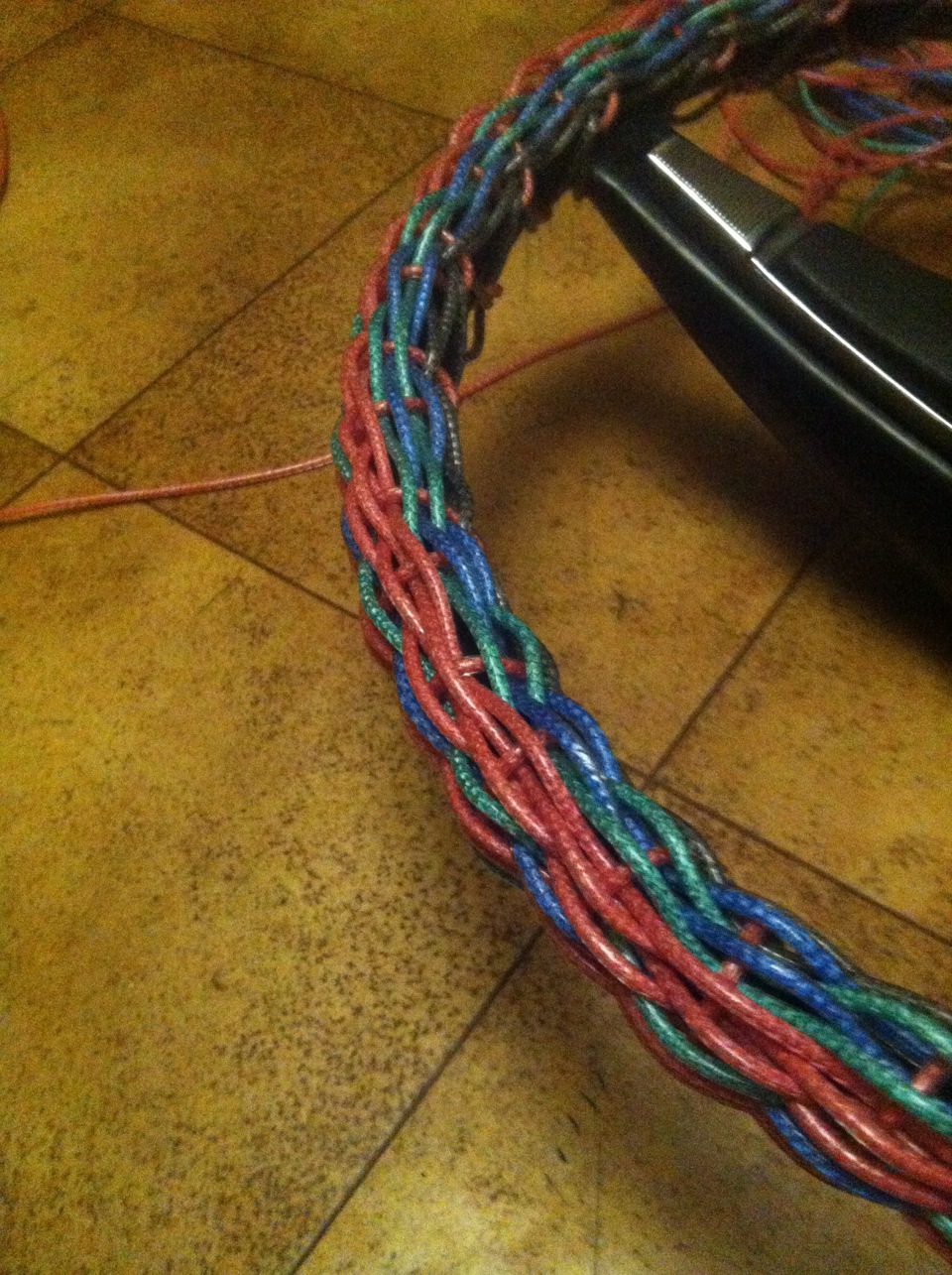 Шов для сшивания оплетки руля. Как сделать оплетку своими руками. Швы для обшивки руля кожей. Шов для оплетки руля. Плетеная оплетка на руль.