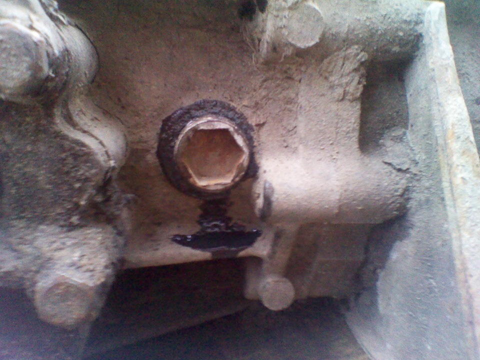 Замена выжимного подшипника, сальника коробки, сальника правой полуоси ...