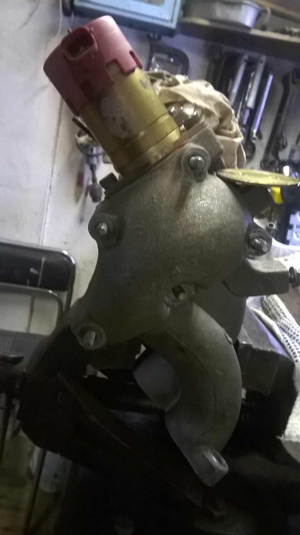 киа карнивал впускной колектор! подскажите для чего служит этот ...