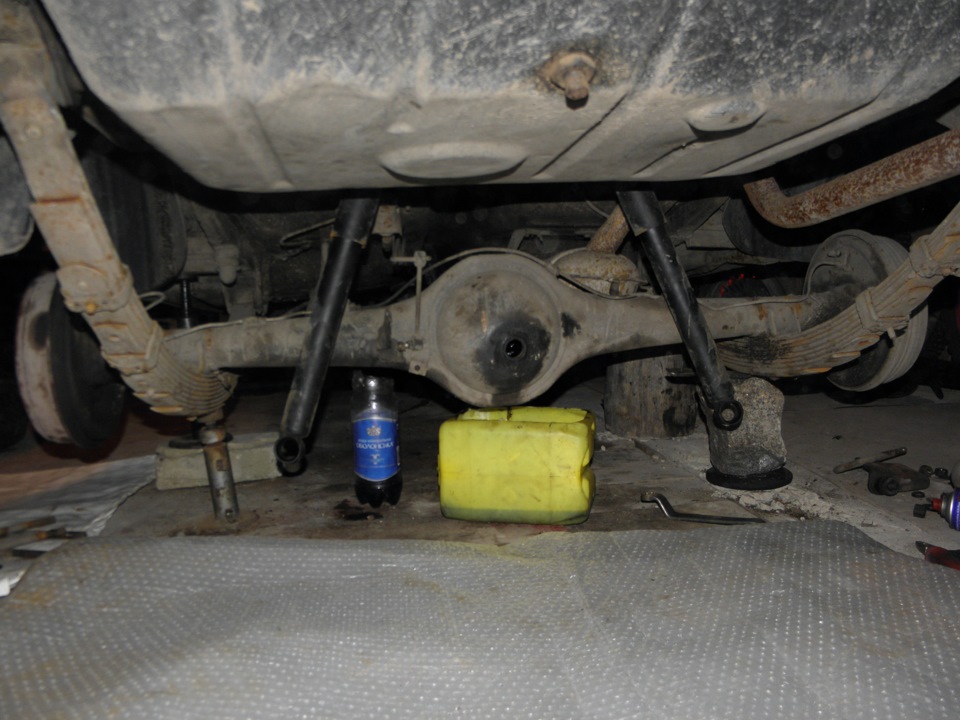 Снятие задней подвески и моста — Москвич 2140, 1,5 л, 1984 года ...