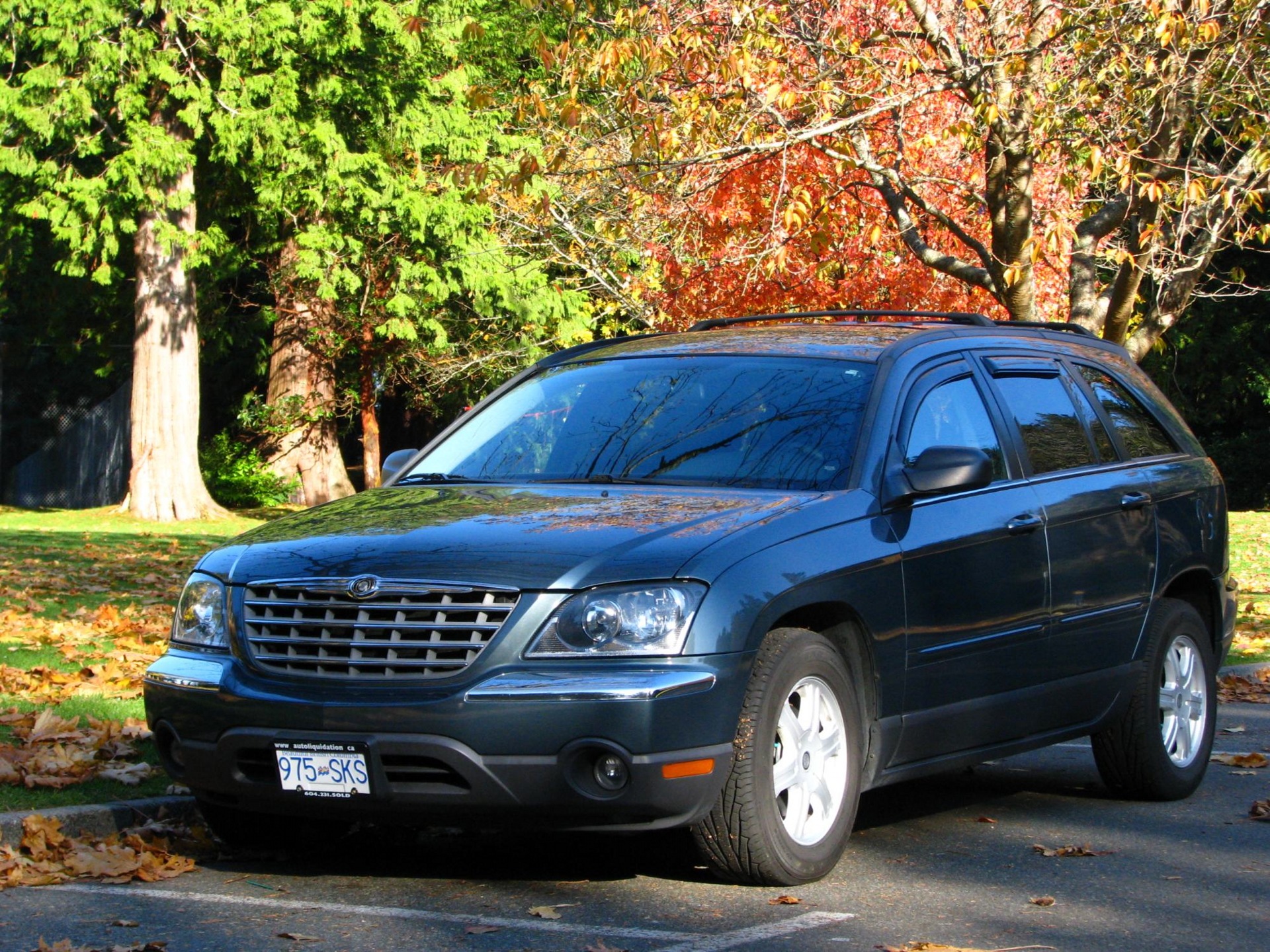 Крайслер пацифика фото. Chrysler Pacifica 2003. Chrysler Pacifica 1. Крайслер Пацифика 2004. Кадиллак Пацифика.