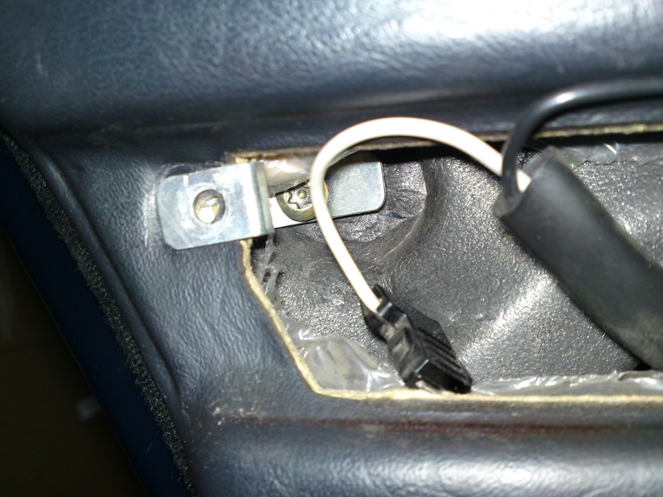 Замена моторчиков обдува боковых стекол задних дверей — Saab 9000, 3 л ...