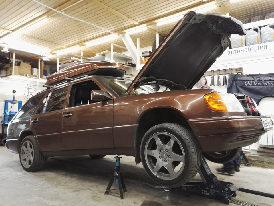 Фото в бортжурнале Mercedes-Benz E-Class Estate (S124)