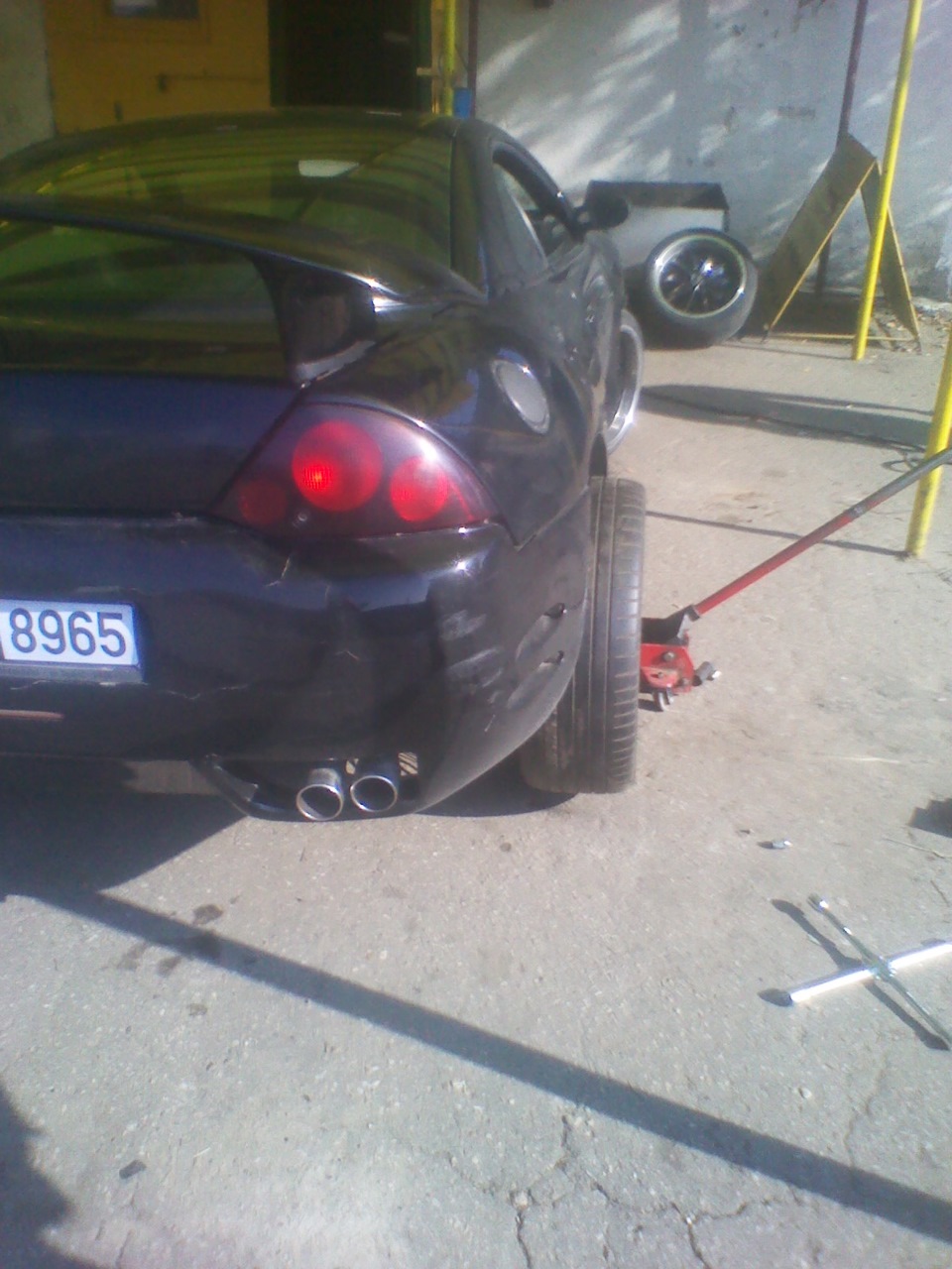 На шиномонтаже решили примерять другие диски вроде бы 21 — Mitsubishi ...