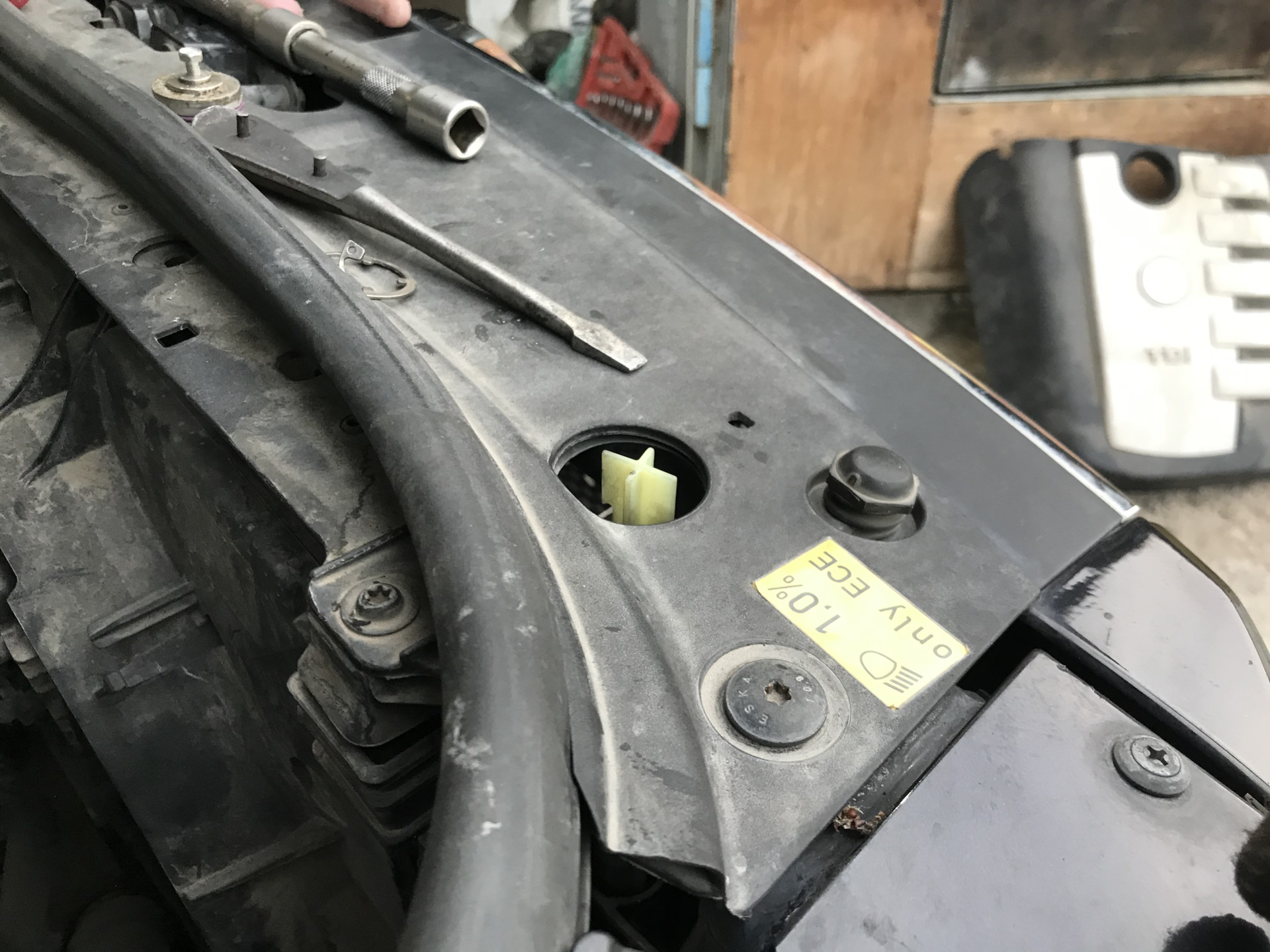 Замена осушителя кондиционера (видео инструкция) — Volkswagen Touareg ...