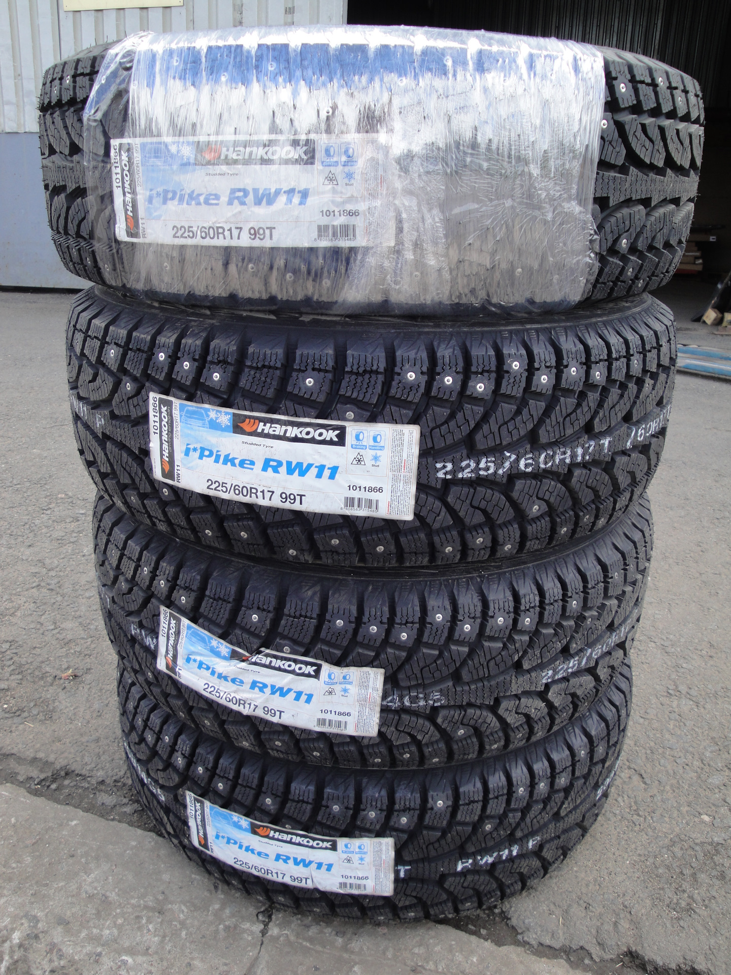 Hankook winter ipike rs2 w429. Hankook r17 225 60 зимняя. Hankook winter i'pike rs w419 225/55 r17. 205 60 16 hankook winter i*cept evo 2 зимние шины бу. Hankook rw11 xl 107t.