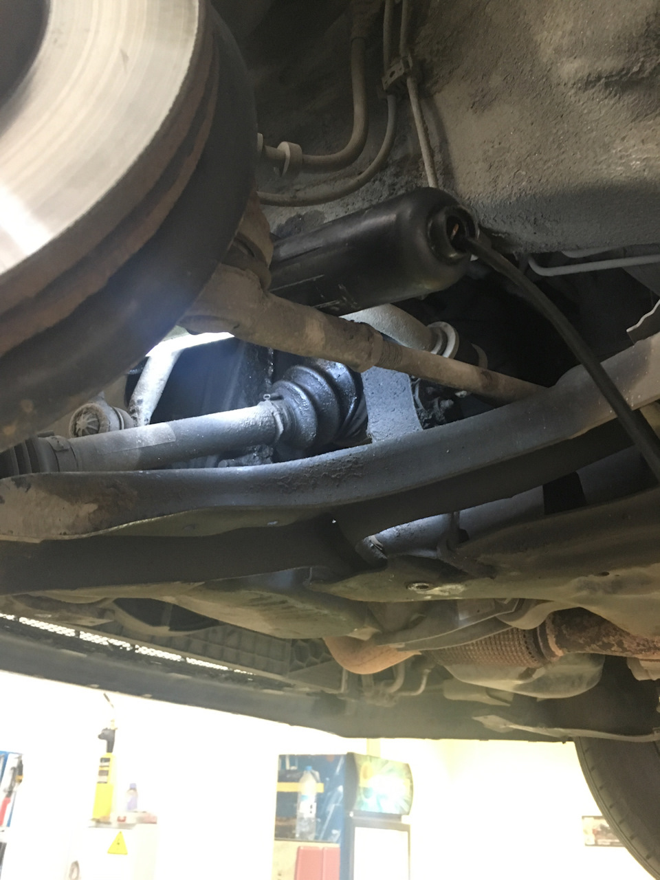 Замена внутреннего пыльника шруса — Volkswagen Polo Sedan, 1,6 л, 2011 ...