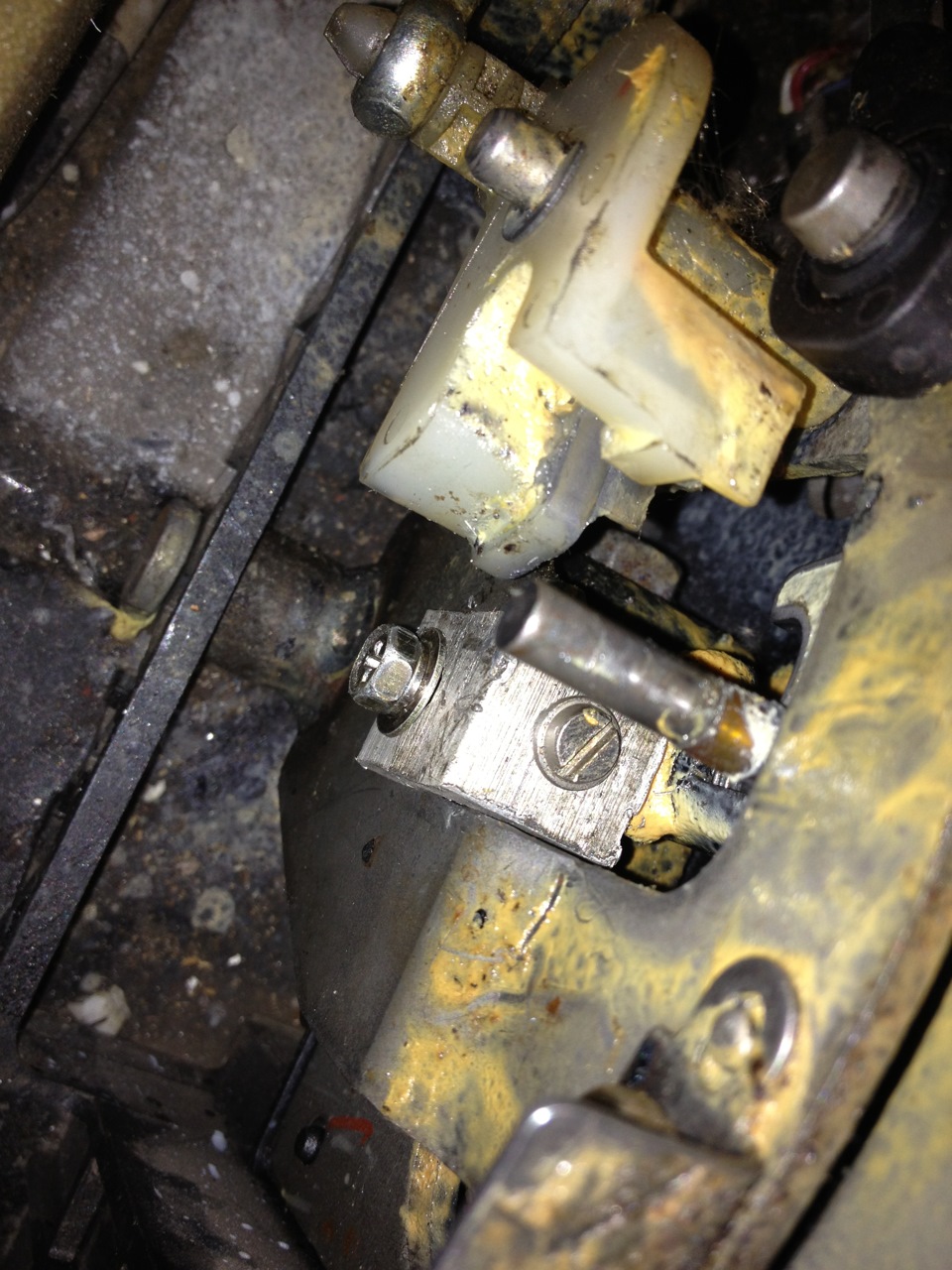 Люфт рычага переключения КПП — Mitsubishi Montero III (V60), 3,5 л ...