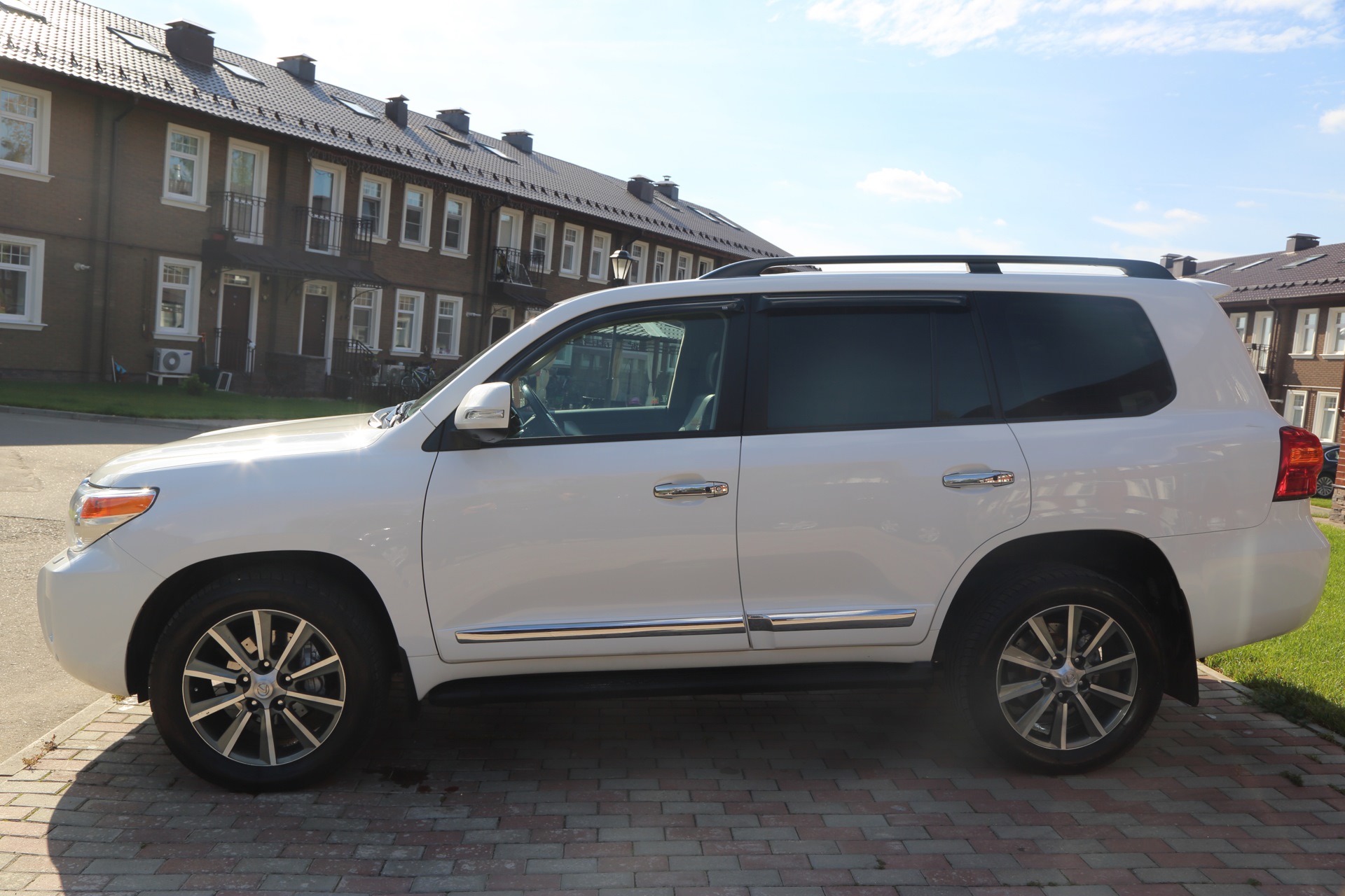 Колеса toyota land cruiser. Диски r20 для Toyota Land Cruiser 200. Toyota Land Cruiser 200 r20. Toyota Land Cruiser 200 колеса r20. Диски r20 Land Cruiser 200.