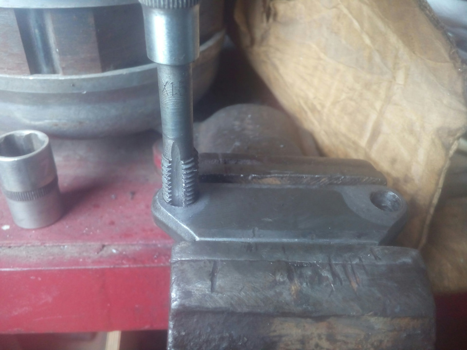 Доработка крепления вилки к колоколу. Устраняем люфт. — ИЖ Москвич 412 ...