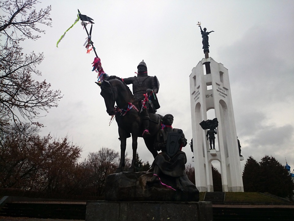 Памятник пересвету в брянске фото