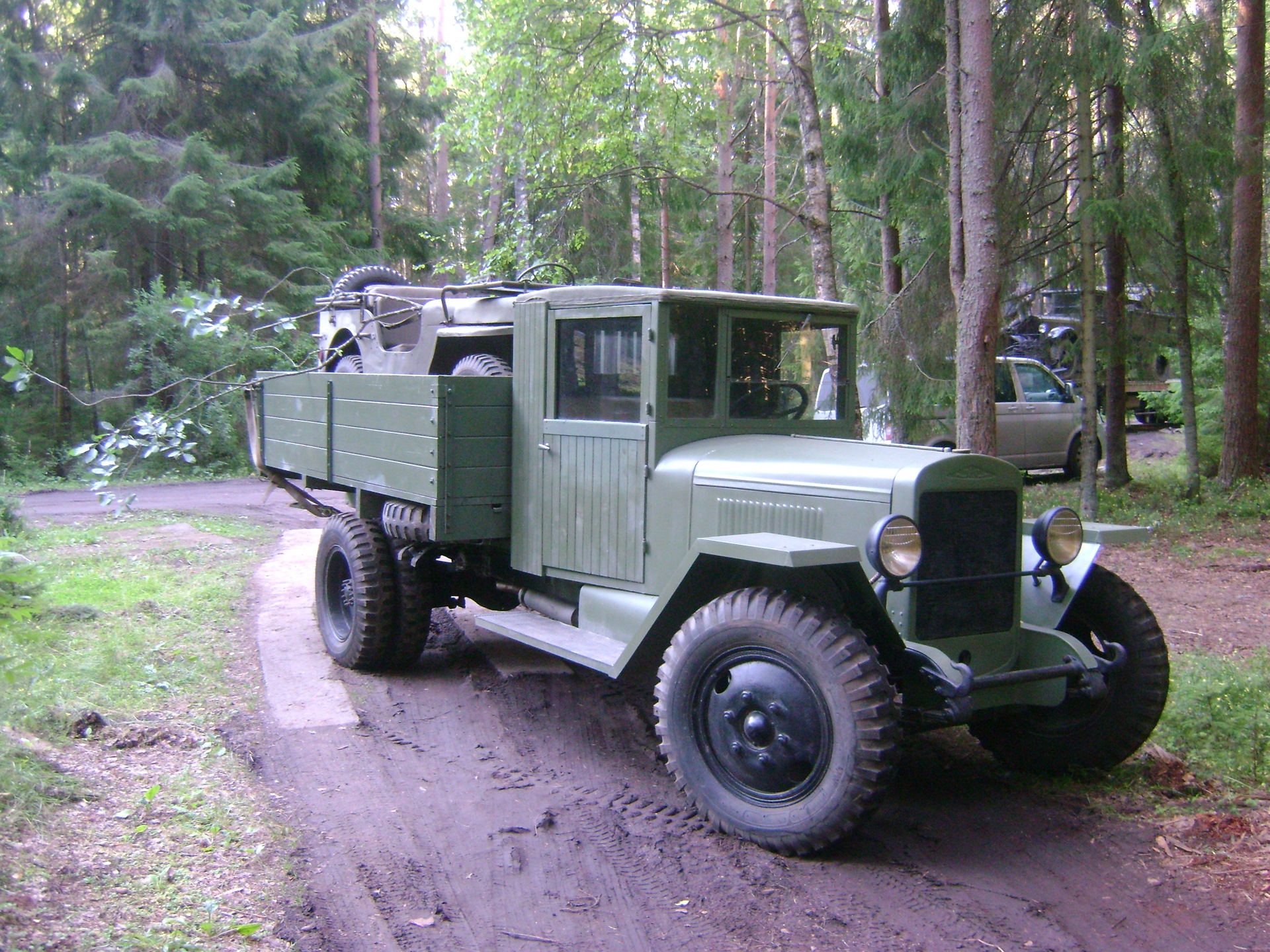 Грузовик зис 5. Грузовик ЗИС-5в. ЗИС 5. ЗИС-5 грузовой автомобиль. Полуторка и ЗИС 5.