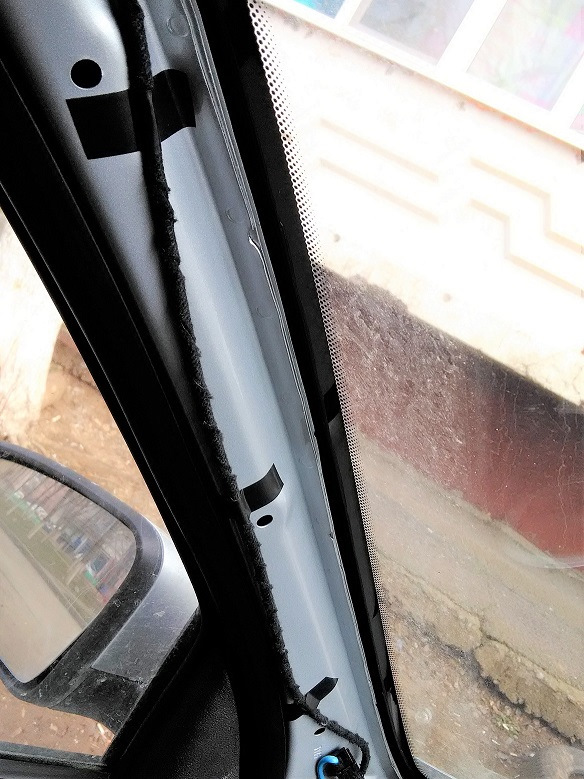 Провод под пластиком на стойке — Lada Гранта Лифтбек (1G)