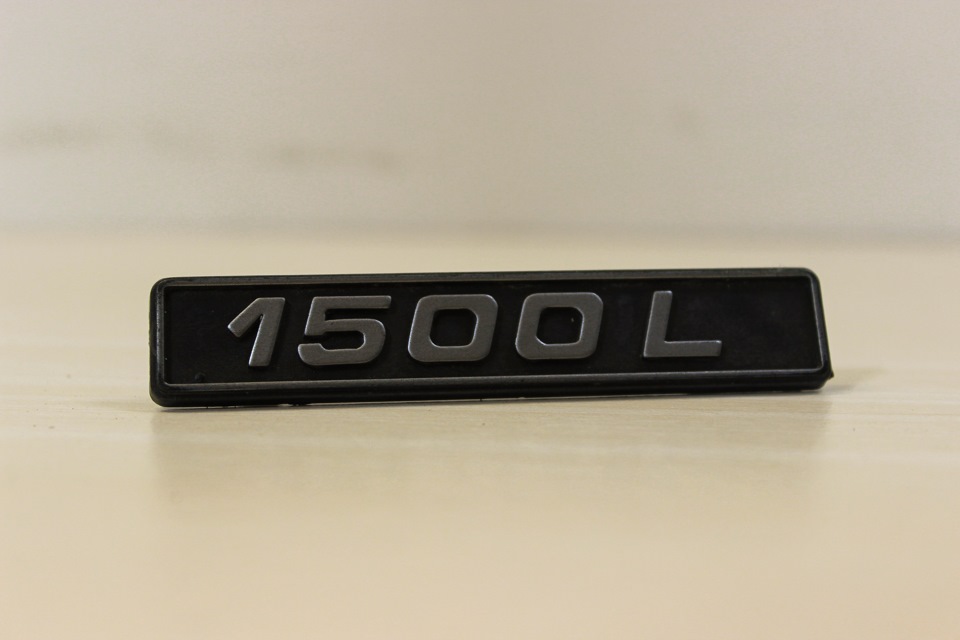 Шильдики s. Шильдики lada1500l. Шильдики ВАЗ 2107 1500 L. Шильдик 1600 ВАЗ 2107. Шильдик ВАЗ 2114 сбоку.