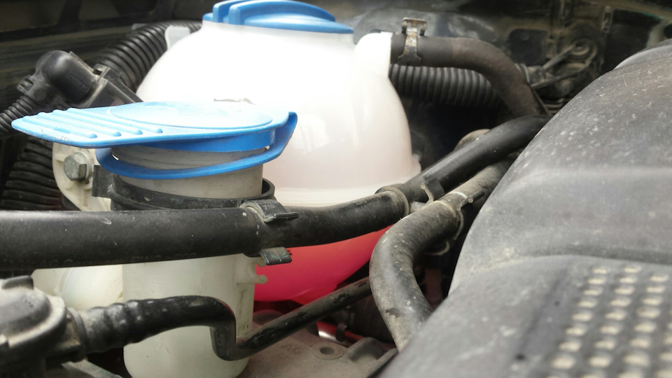 Треснул расширительный бачок — Skoda Octavia Mk2, 1,6 л., 2006 года ...