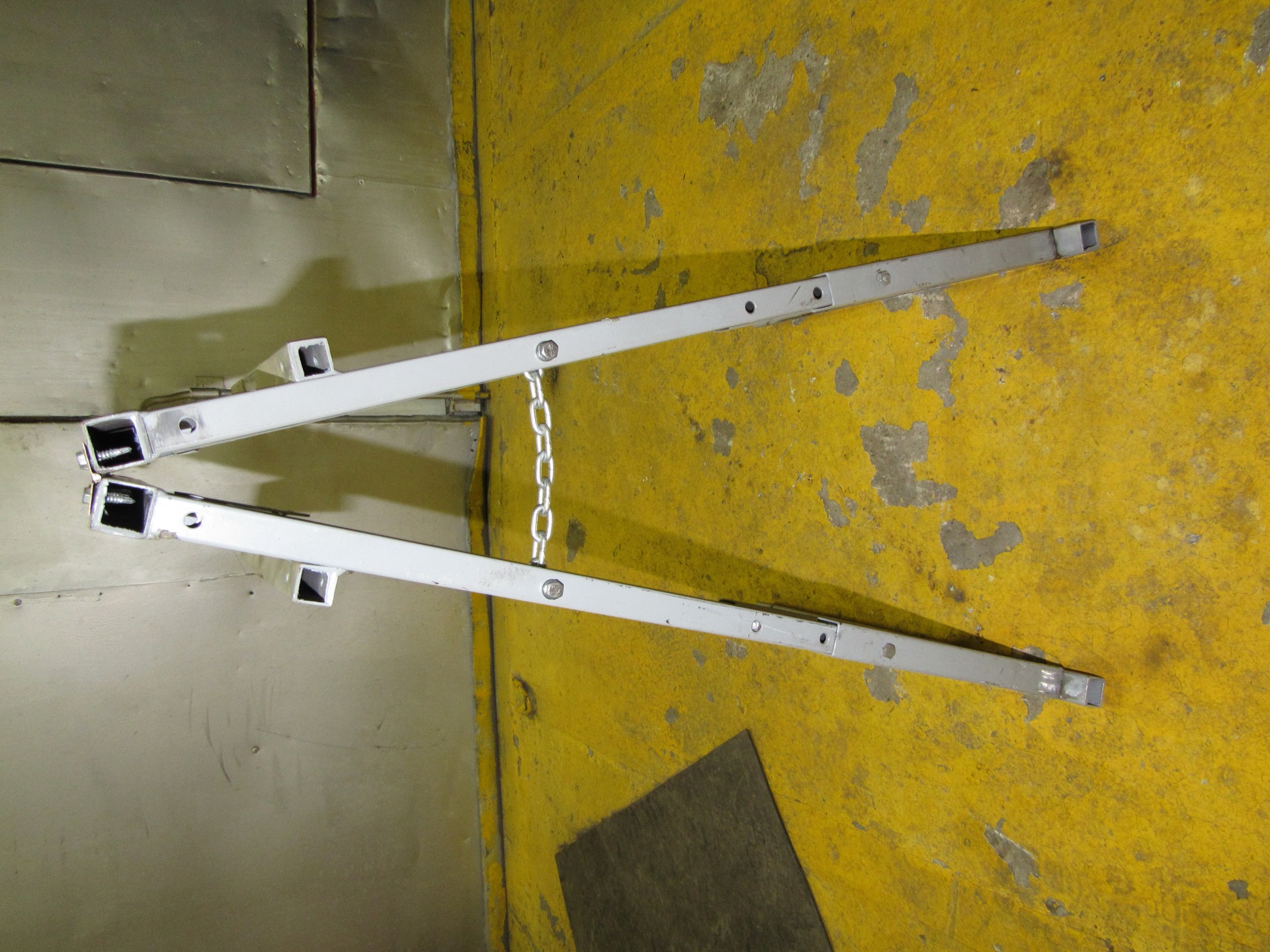 самодельный складной столик для пикника. механизм для складного стола. козлики для сварки. самодельный раскладной туристический столик. самодельный походный столик складной.