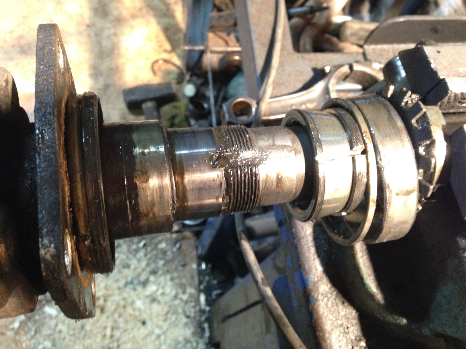 Замена подшипников задних полуосей - KIA Sportage (1G), 2 л, 2005 года визит на 