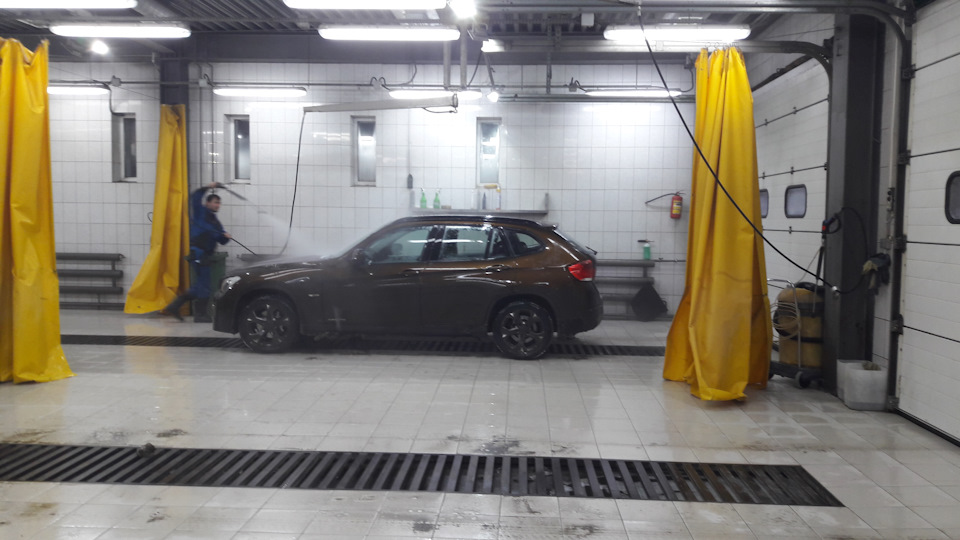 Я люблю свою лошадку, Причешу ей шерстку гладко, Гребешком приглажу ...