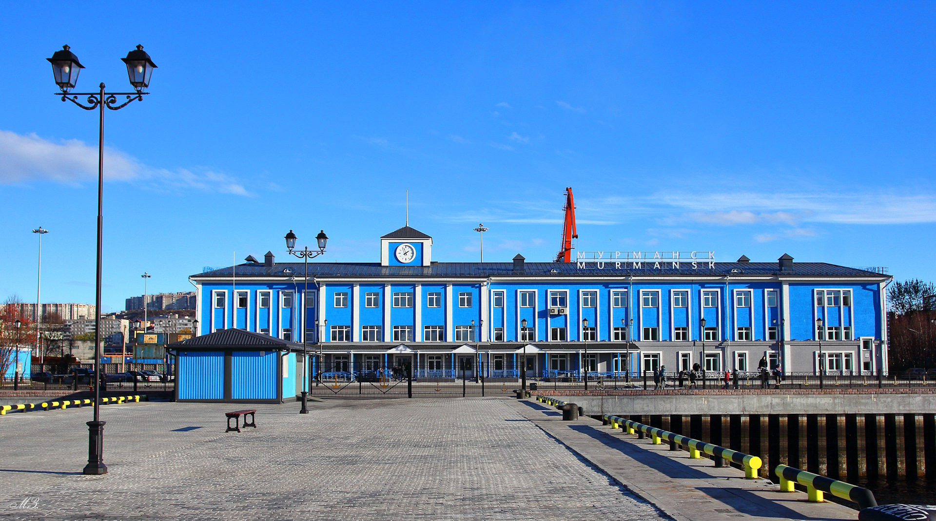 Мурманск фото зданий. Мурманский морской вокзал. Морвокзал Мурманск. Здание морского вокзала Мурманск. Морской вокзал Мурманск порт.