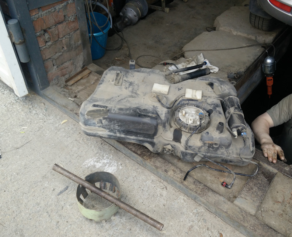 Замена бензонасоса - Mazda Demio (1G), 1,3 л, 2002 года поломка DRIVE2