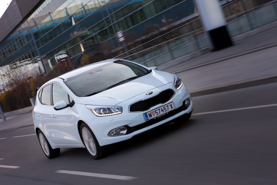 Теперь и у меня есть фото на фоне Moscow City - KIA Ceed (2G), 1,6 л, 2013 года