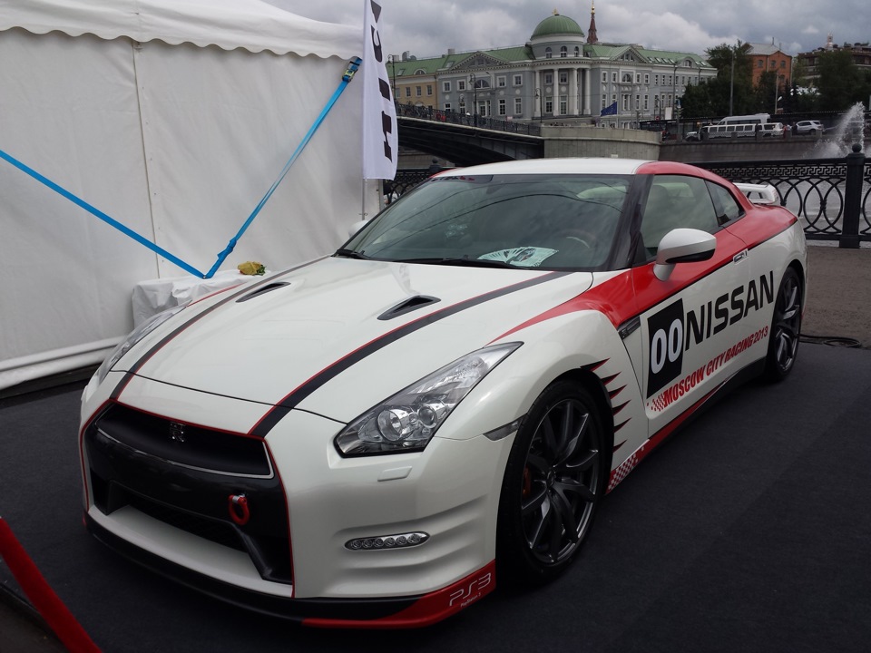 Note 30 vip racing edition. Nissan GTR Москва. Nissan gt-r Moscow Raceway. Nissan GTR У Москва Сити. ГТР Москоу Сити.