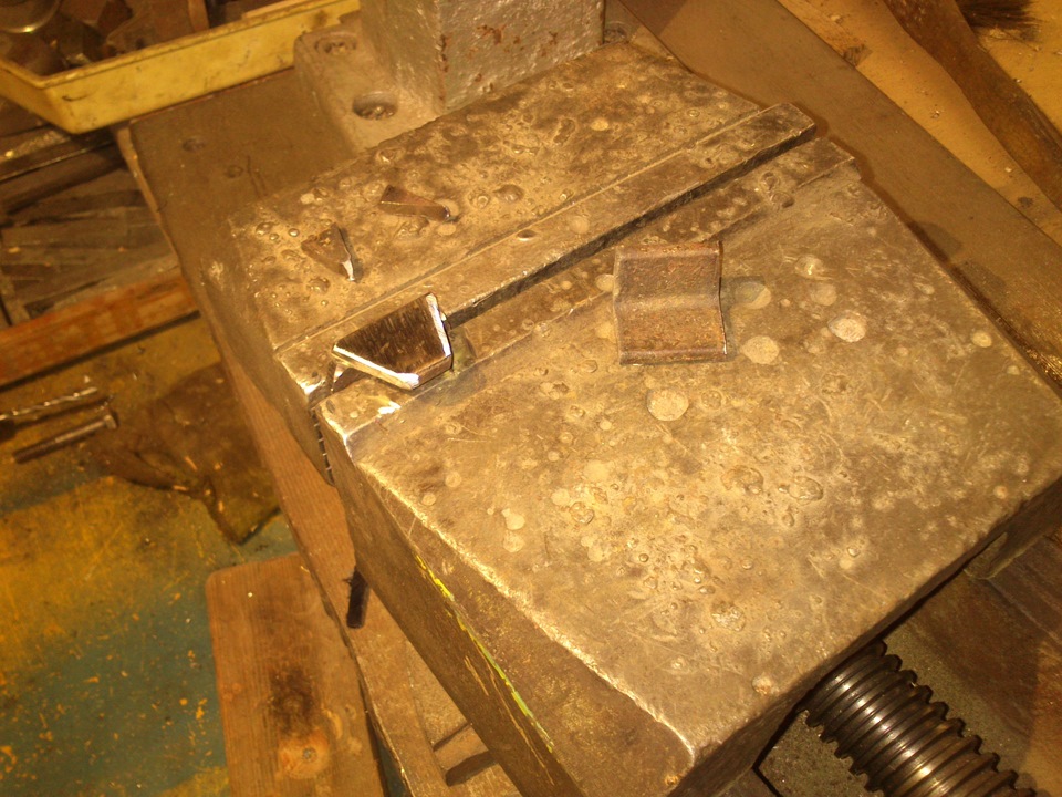 Газомасляный упор на крышку багажника Нексия — DRIVE2