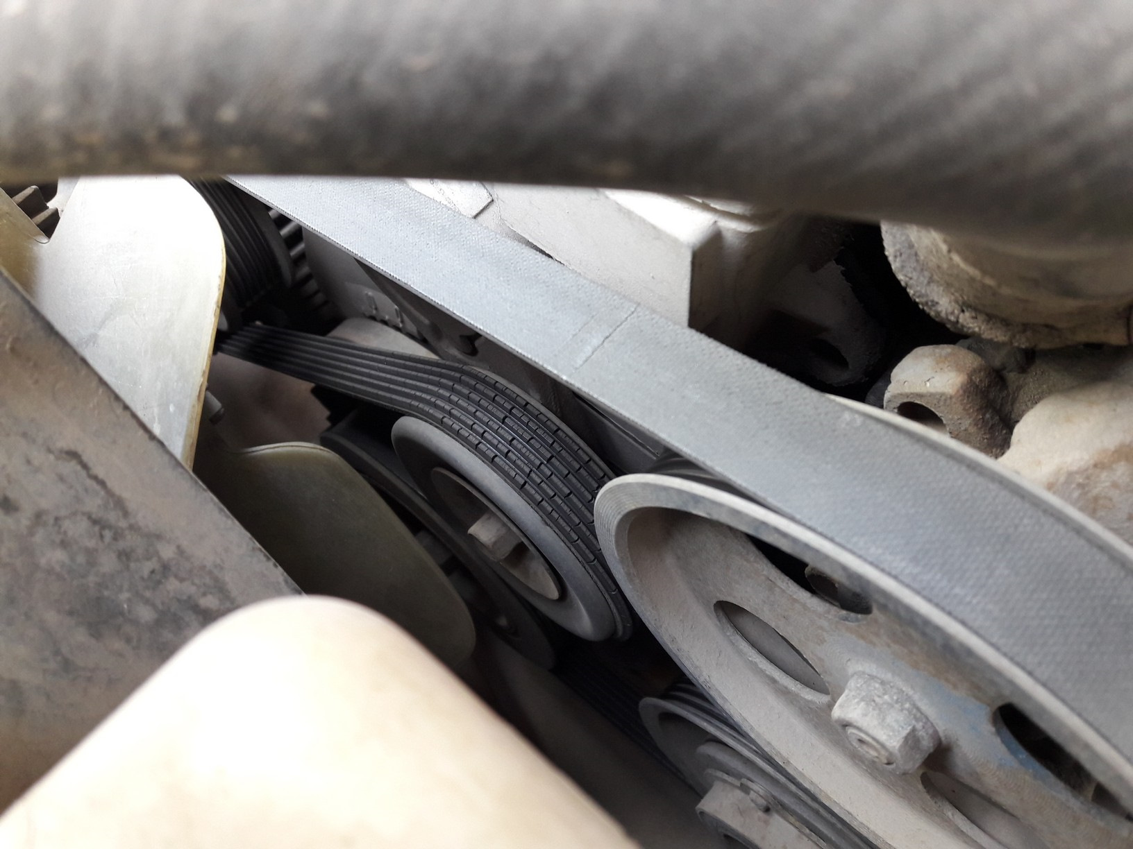 Ремень генератора 1jz ge vvti. Обводной ремень 1jz ge. Ремень приводной 1jz ge без кондиционера. Ремень генератора 1jz. Обводной ремень 1jz ge.