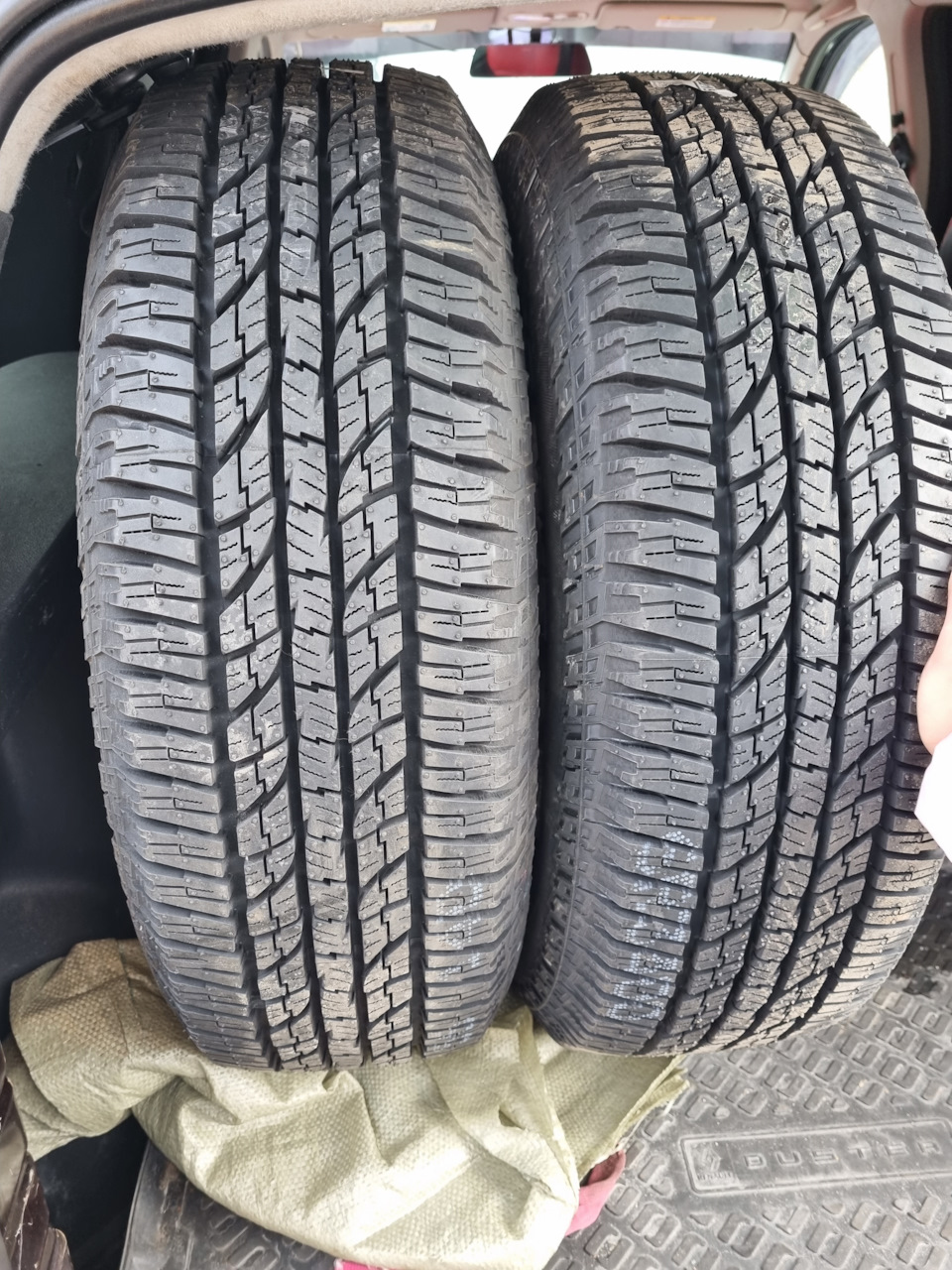 Новая резина Yokohama Geolandar A/T G015 215/70 R16 — Renault Duster (1G),  2 л, 2015 года | шины | DRIVE2