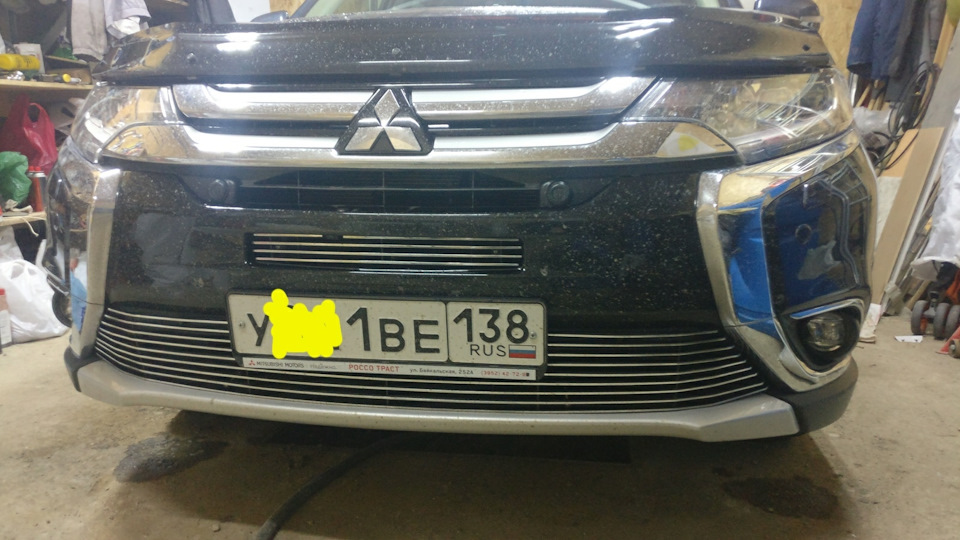 Накладки на решетку из Китая — Mitsubishi Outlander (3G), 2,4 л, 2017 ...