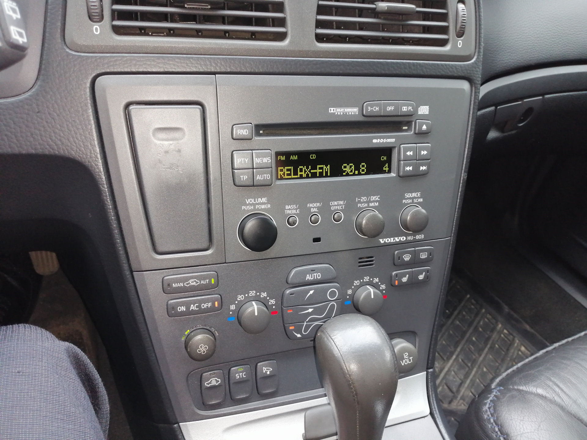 ручка громкости магнитолы и всякие кнопки — Volvo XC70 II, 2,4 л, 2000 ...