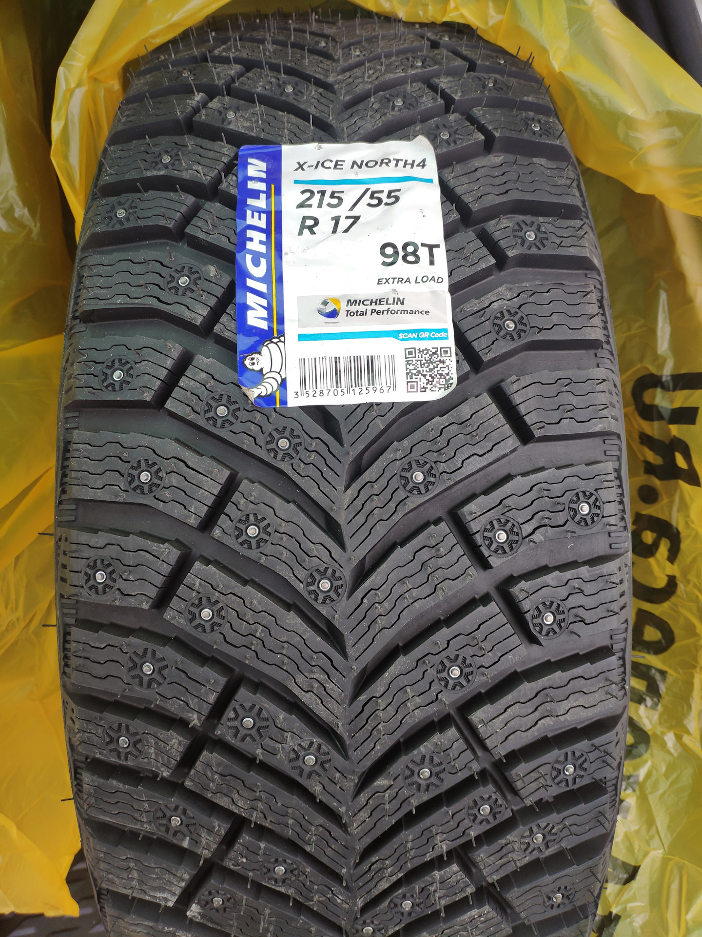 Мишлен зима 17. Мишлен Икс айс Норд 4 205/55 r16. Michelin x-Ice North 4 215/65 r16. Шины Michelin x-Ice North xin4. R17 215/55 Michelin x-Ice North xin4 (шип) 98t.