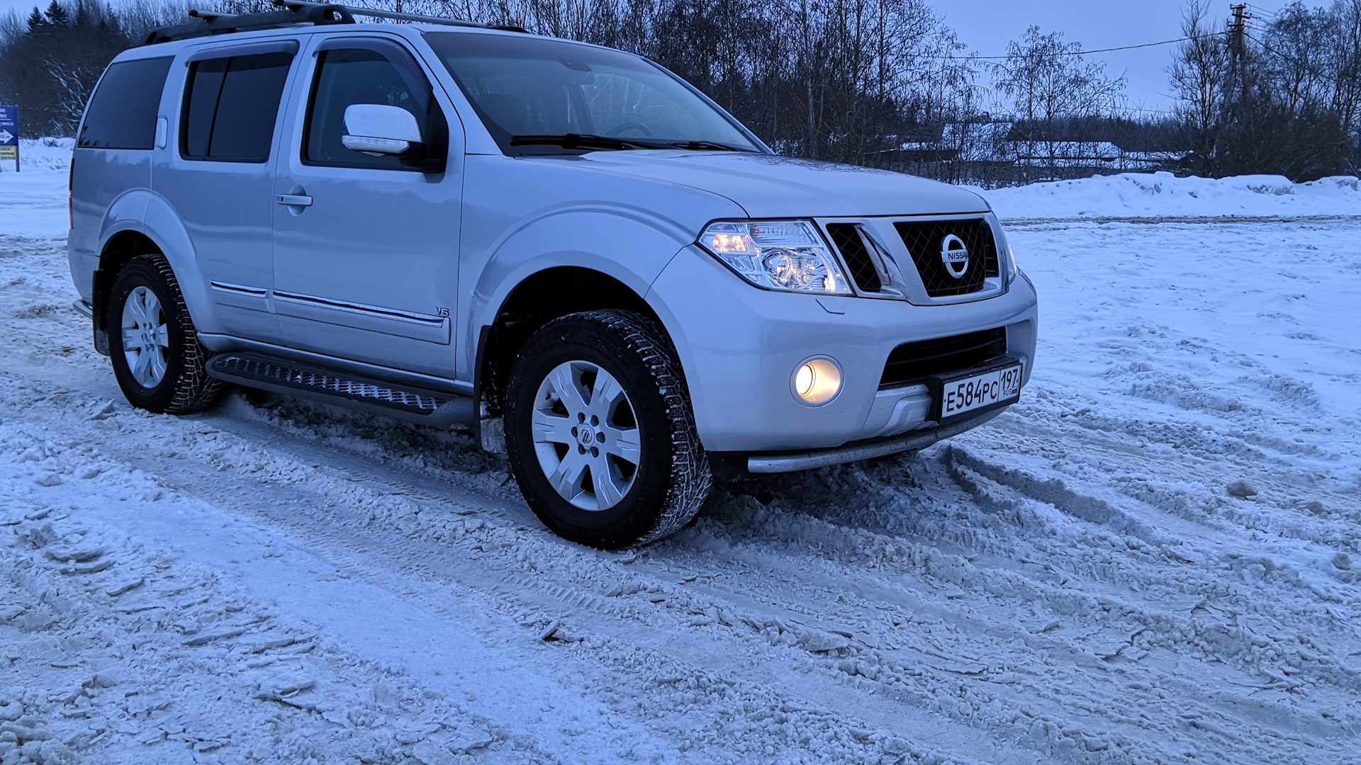 Ниссан патфайндер v6. Ниссан Патфайндер зимой. Ниссан Патфайндер 5.6. Nissan Pathfinder v зимой.