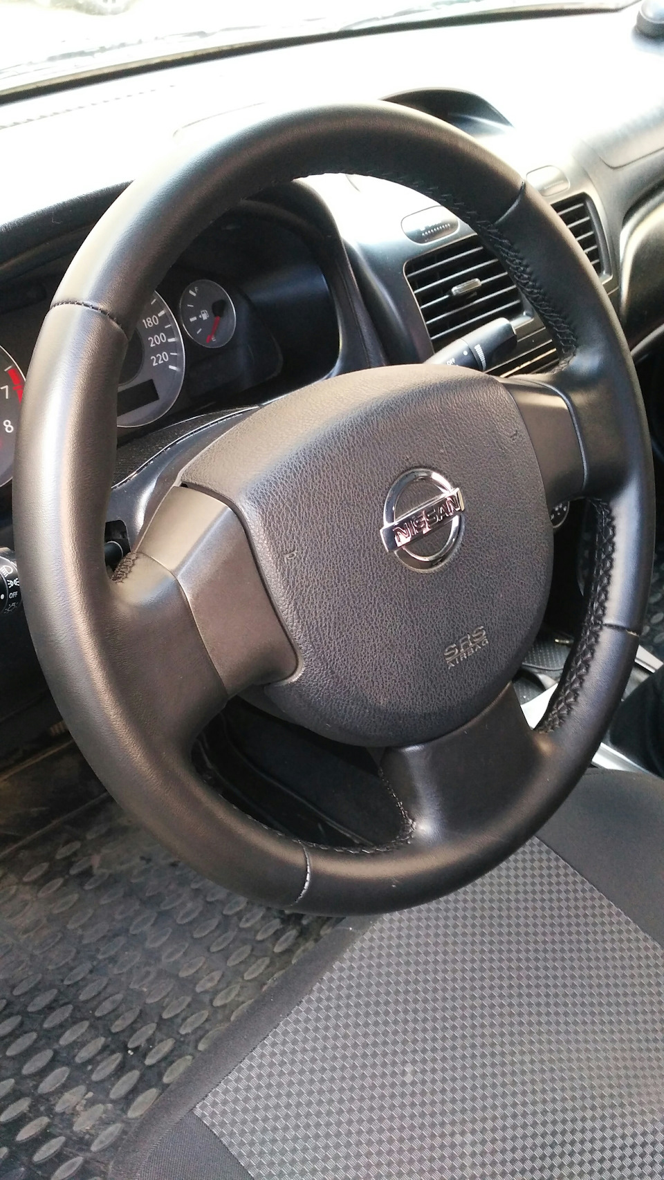 Руль almera n16. Оплетки на руль с мехом на ниссан альмера н16. Ниссан альмера оплетка на руль. Ниссан альмера оплетка на руль. Диаметр руля ниссан альмера н16.