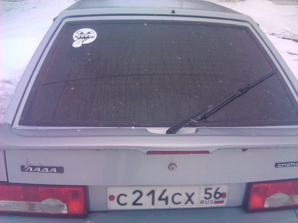 Наклеечка безумный смайл) — Lada 2114, 1,5 л, 2005 года | просто так ...