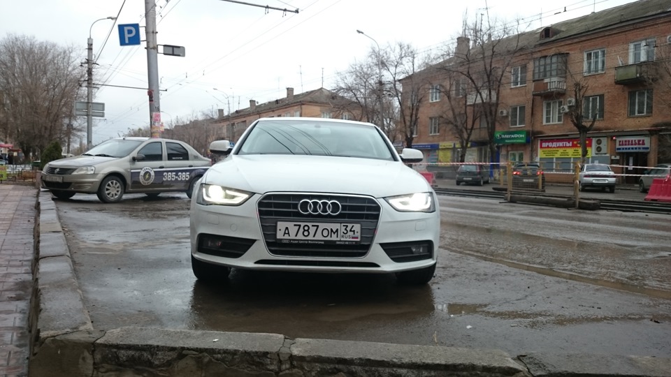 перегорел ближний свет audi a4