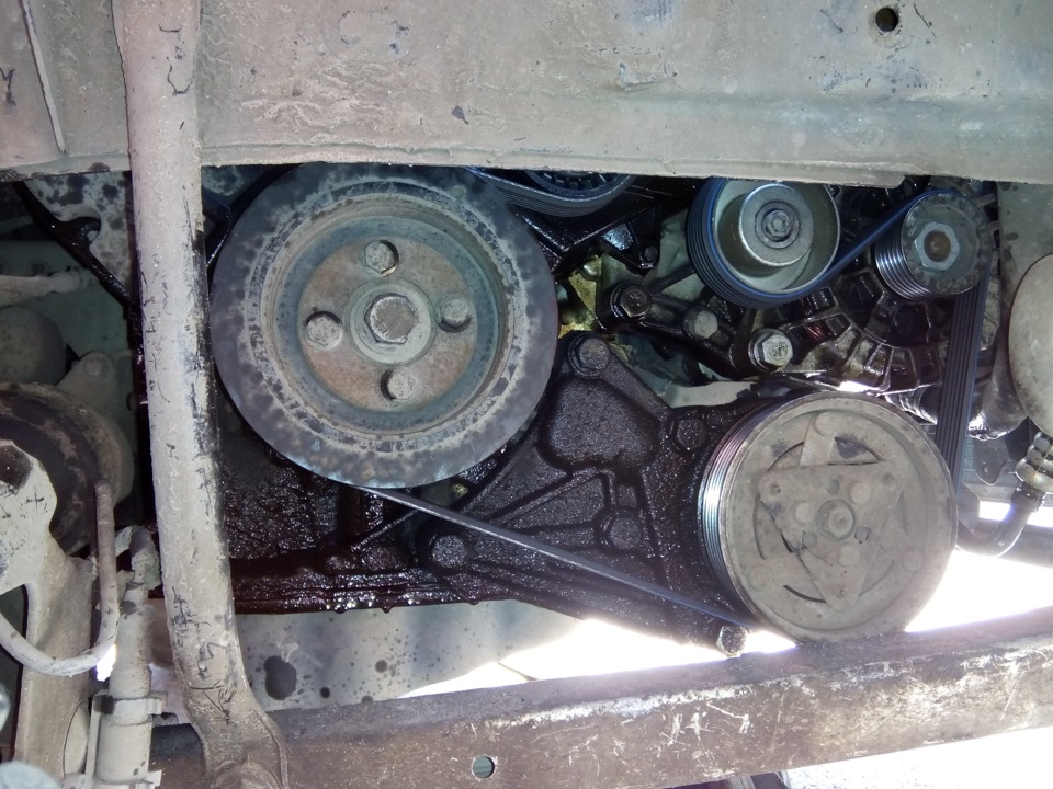 Потекло масло из мотора. — Renault Laguna II, 3 л, 2002 года | поломка ...