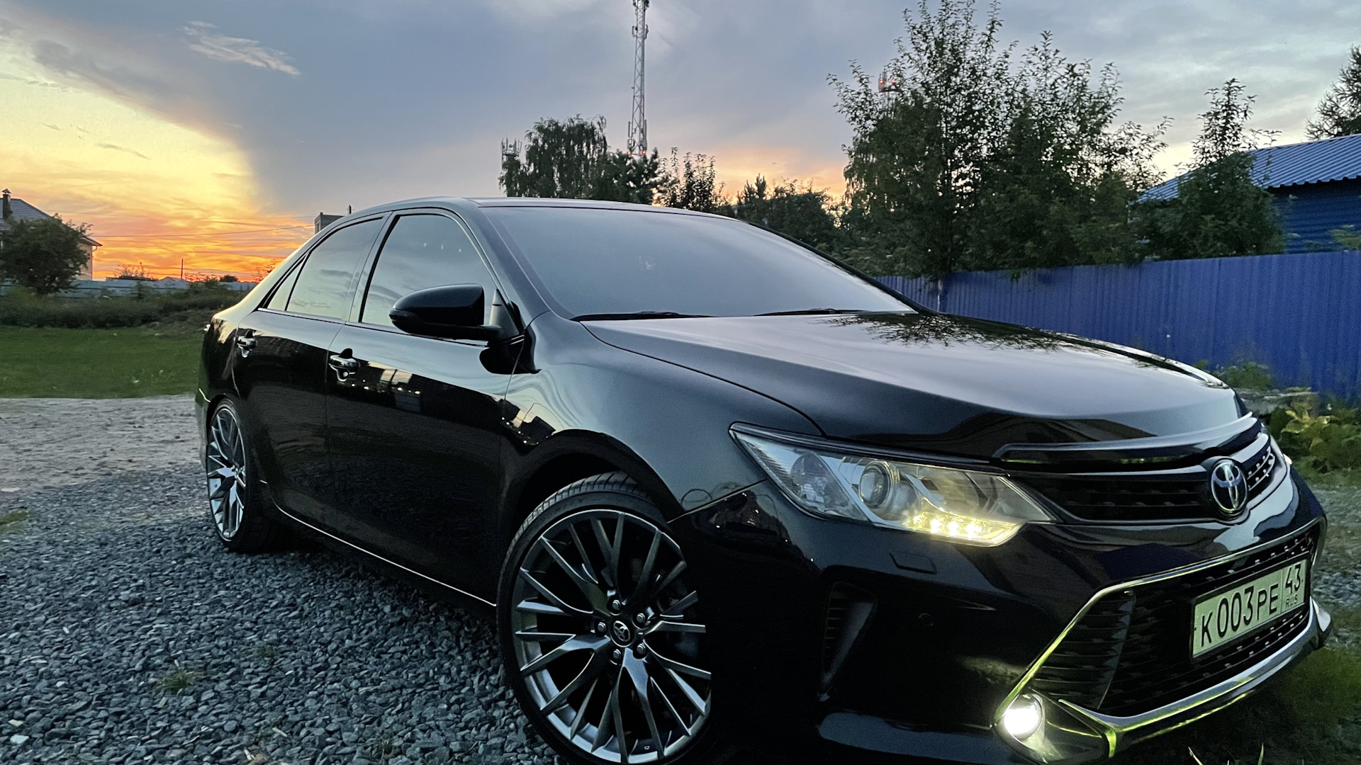 Toyota camry черный металлик