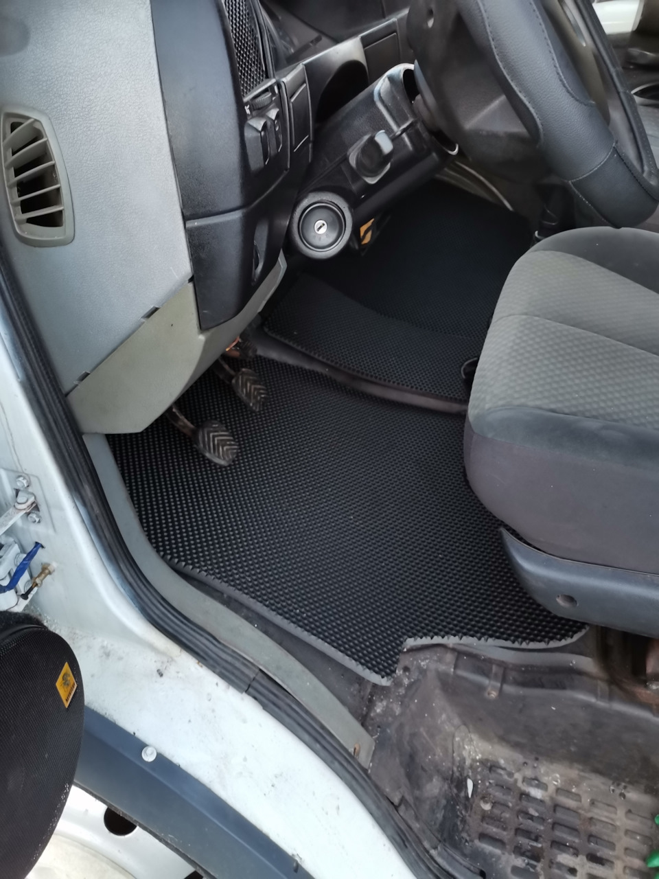 Ева коврики — ГАЗ Газель, 2,4 л, 2006 года | аксессуары | DRIVE2