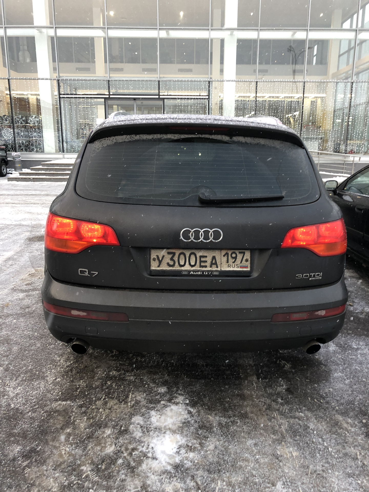 Как снять задние фонари q7 Замена лампочки в задней фаре на Ауди q7 - не сложнее чем на жигулях) - Audi Q7 