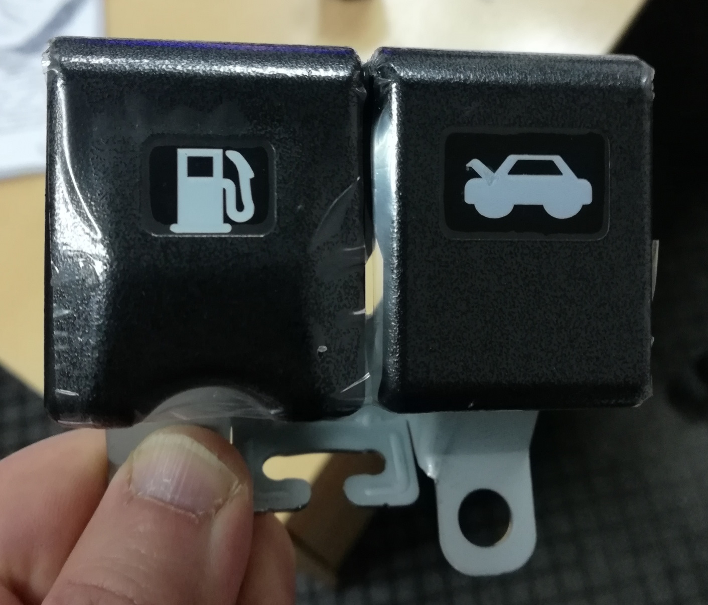 Сломалась ручка открытия капота. Поменял. — Renault Koleos (1G), 2 л ...