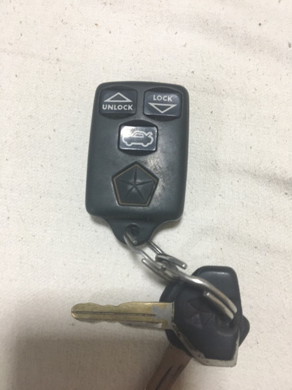 Как запрограммировать брелок — Dodge Grand Caravan (2G), 3,3 л, 1992 ...