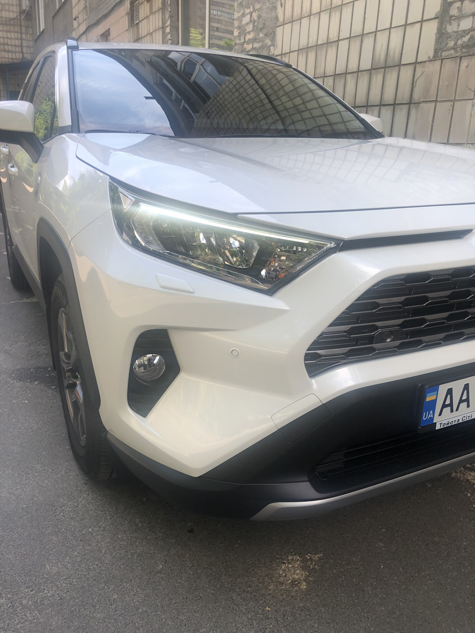 Габаритные огни — Toyota RAV4 (5G), 2 л, 2019 года | электроника | DRIVE2