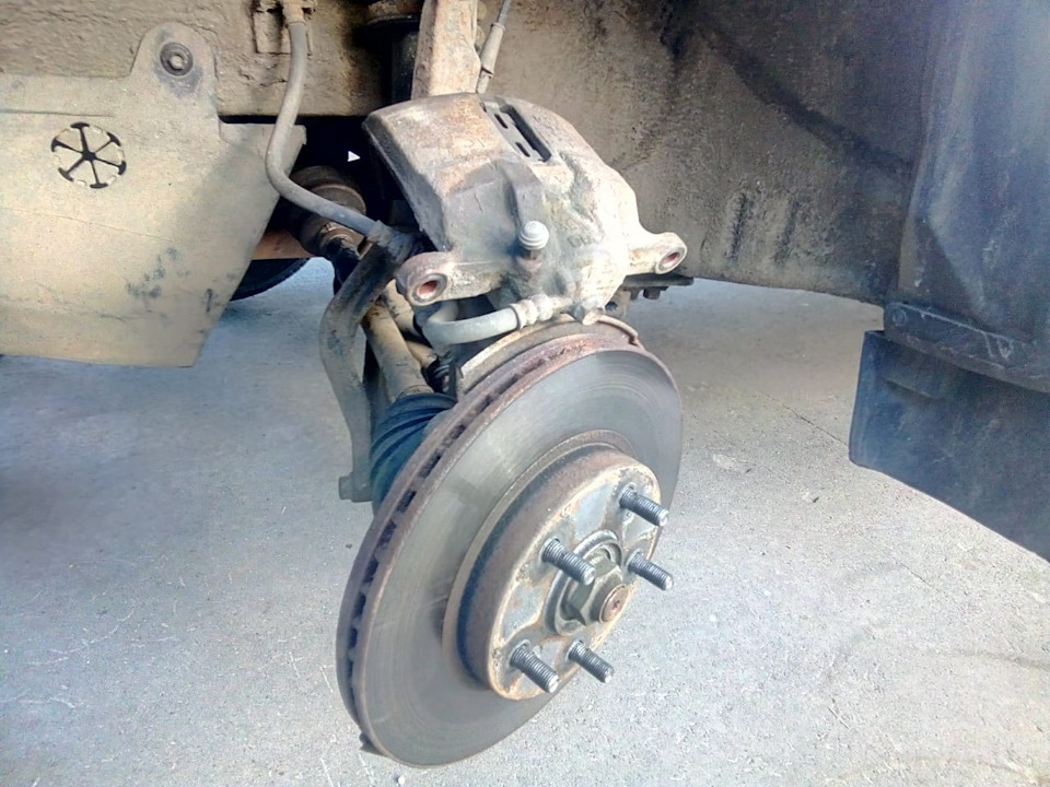 Замена колодок Nisshinbo — Honda CR-V (RD1, RD2), 2 л, 2001 года ...