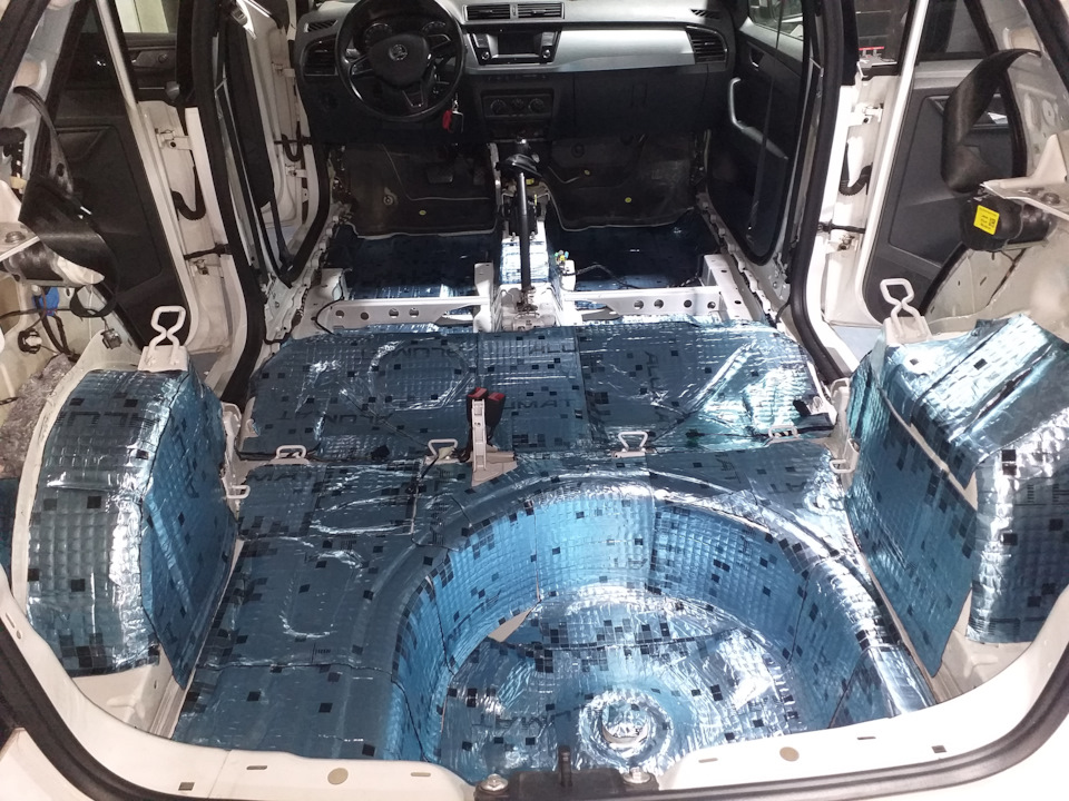 Skoda Fabia — Полная шумо- виброизоляция автомобиля — Автостудия Гараж ...