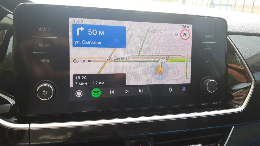 Навигатор показывает скорость. Навигатор дороги. Навигатор в айфоне. Навигатор автодорог. Поло-яндекс навигатор.