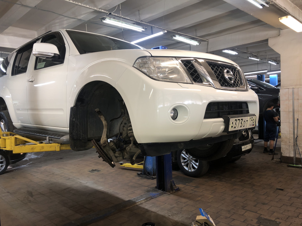 Замена сальника переднего правого привода — Nissan Pathfinder (3G), 2,5 ...